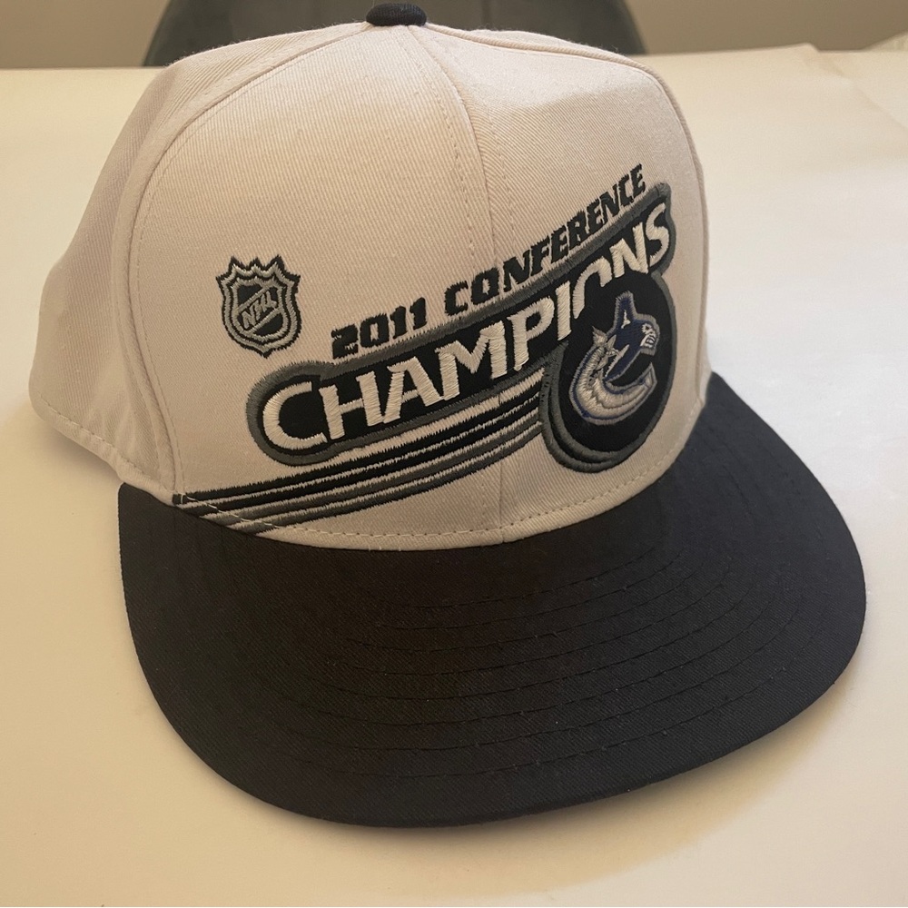 Authentic Reebok Vancouver Canucks 2011 Conference Champions SnapBack Cap Hat